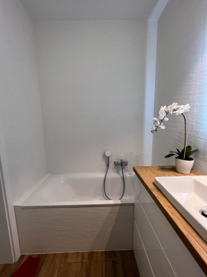 Apartament 26 Metro Appartement Warschau Buitenkant foto